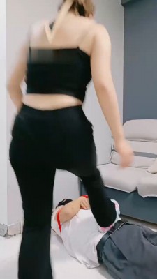 图片[2]_【楼遥】全体重踩/高难度挑战踢踹/耳光虐口嗨狗_HD绳艺资源