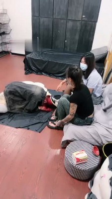 【女仆店S】3素人主VS母畜-艺术舔/转胯耳光虐打_HD绳艺资源