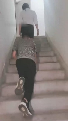 图片[2]_【冰爷】长靴S-楼梯间遛狗/清理脏鞋/品尝玉足_HD绳艺资源