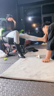 图片[4]_【冰诺】私人影院黑靴白袜虐脚垫【下】_HD绳艺资源