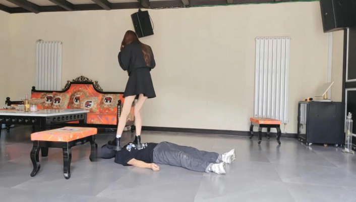 图片[2]_【苏西】马丁鞋虐废狗-踩踏/坐垫碾头/跺狗爪_HD绳艺资源