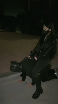 图片[5]_【桃幼幼】小区楼下长靴遛狗_HD绳艺资源