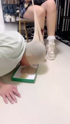 图片[7]_【雯雯】原味鞋袜脚踩喂食_HD绳艺资源