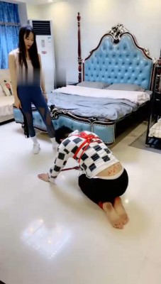 【果儿】双S-狗笼圈养虐打抖M邻居【中部-双视角版】_HD绳艺资源