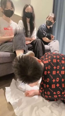 图片[2]_【尤物】4S-开发女大学生-跪拜踩头/钻胯骑马/踩踏腿绞【完整版】_HD绳艺资源