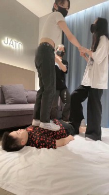 图片[4]_【尤物】4S-开发女大学生-跪拜踩头/钻胯骑马/踩踏腿绞【完整版】_HD绳艺资源