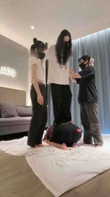 图片[8]_【尤物】4S-开发女大学生-跪拜踩头/钻胯骑马/踩踏腿绞【完整版】_HD绳艺资源