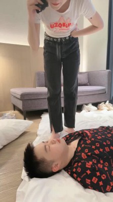 图片[9]_【尤物】4S-开发女大学生-跪拜踩头/钻胯骑马/踩踏腿绞【完整版】_HD绳艺资源