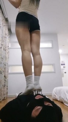 图片[4]_【菀七大小姐】刑场-掐脖窒息/踩踏/耳光/呕吐物_HD绳艺资源