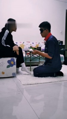 【徐婉琪】袜子泡圣水/耳光/内裤套头/圈养狗笼_HD绳艺资源