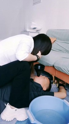 图片[3]_【郡主大大】艺术喂圣水口水/伺候洗脚【双视角版】_HD绳艺资源