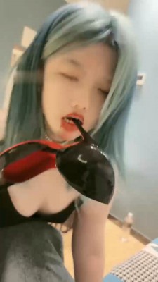 图片[2]_【桃幼幼】发骚闺蜜下跪做狗/袜子塞嘴_HD绳艺资源