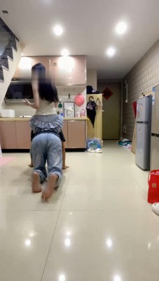 【香菜】女神范-白袜白鞋气味羞辱/踩脚垫/嘴洗白袜_HD绳艺资源