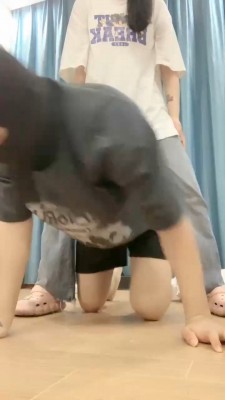 【香芋朱朱】裸足踩脚垫/转胯/提档/踩踏_HD绳艺资源