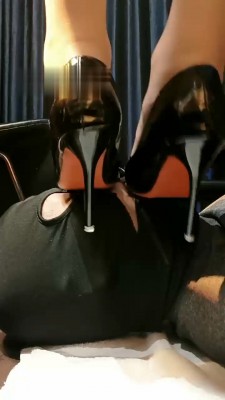 【米小唐】高跟美腿踩狗恋足调_HD绳艺资源