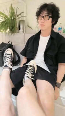 【高难度挑战美学】咖啡厅随机开发素人小哥-踹裆闻鞋/下跪腿绞_HD绳艺资源