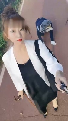 【魔鬼天使】户外犬化遛狗爬行【完整版】_HD绳艺资源