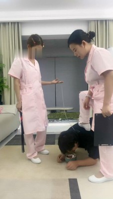 【伊诺】双护士小姐姐-踩踏喂食/转胯骑马_HD绳艺资源