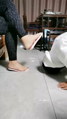 【萝莉祖宗】24小时沉浸式圈养生活【一】_HD绳艺资源