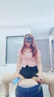 【灵凌】运动鞋白棉袜踩虐辱_HD绳艺资源