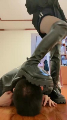 图片[6]_【悦主大大】踩狗头/舔长靴黑丝/喝圣水_HD绳艺资源