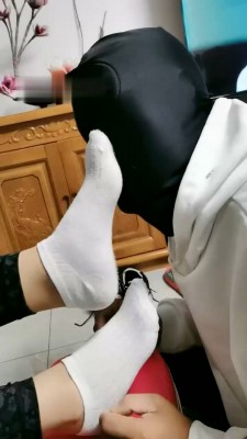 图片[5]_【大美】下跪伺候主人-白袜臭鞋【完整版】_HD绳艺资源