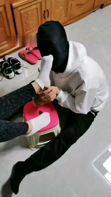 图片[6]_【大美】下跪伺候主人-白袜臭鞋【完整版】_HD绳艺资源