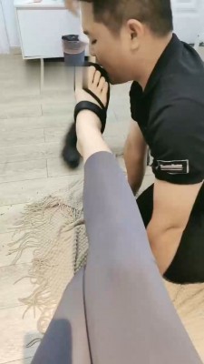 【嘉妮S】双S深夜虐-闻舔脏鞋棉袜/碾压踩【三视角版】_HD绳艺资源