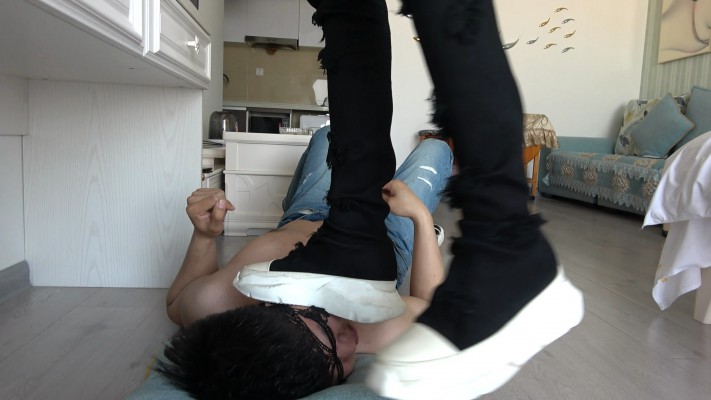 图片[14]_【艾琳S175】踩踏狗脸狗头，强迫贱狗舔鞋底，闻臭脚_HD绳艺资源