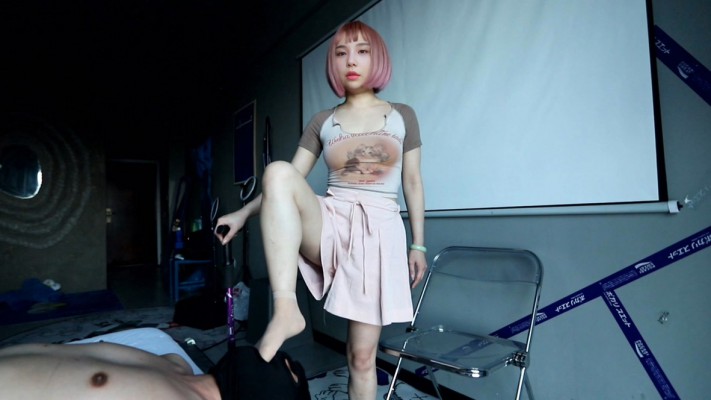 图片[15]_阿丽塔短丝踩贱狗脸舔脚_HD绳艺资源