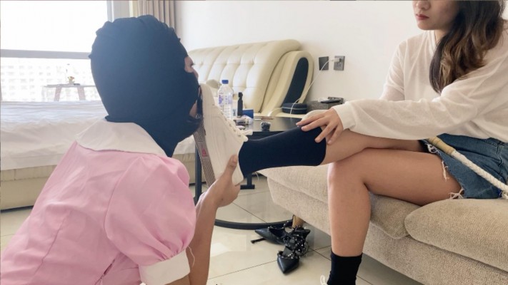 图片[4]_【甜妹女M】女M用舌头舔干净主人鞋底_HD绳艺资源