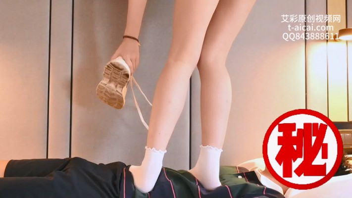 图片[4]_Alice高帮帆布鞋白袜踩毯子_HD绳艺资源