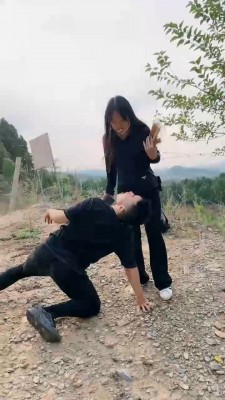 图片[5]_【悦主大大】户外贝壳头踩踏喂食_HD绳艺资源