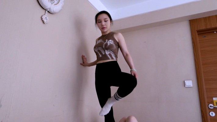 图片[18]_【超级女M】阿丽塔健身后原味棉袜踩踏母狗_HD绳艺资源