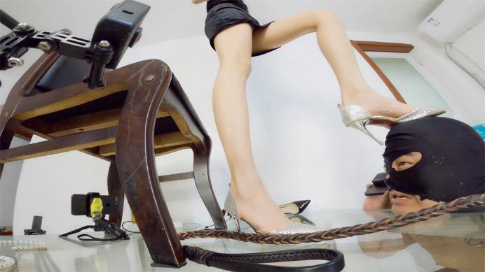 图片[4]_晓G主人高高在上 裸腿高跟鞋踩着人头 垫脚！踩扁你的狗头_HD绳艺资源