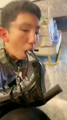 图片[11]_【反差楠熙】靴下/胯下辱绿帽废物东西.._HD绳艺资源