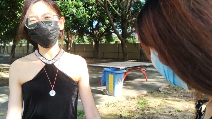 广州小鱼姐姐和婷婷主人哄骗小白弟弟闻脚舔脚，脚喂食_HD绳艺资源