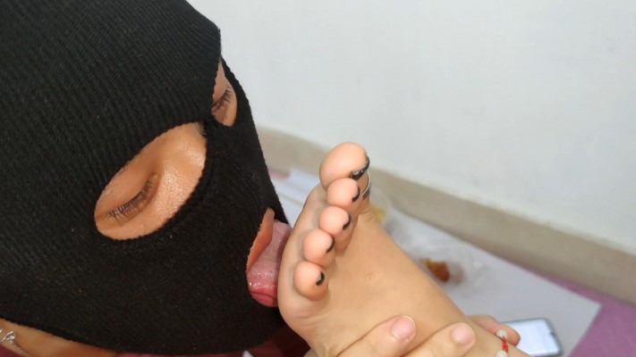 图片[10]_广州小鱼姐姐和婷婷主人哄骗小白弟弟闻脚舔脚，脚喂食_HD绳艺资源