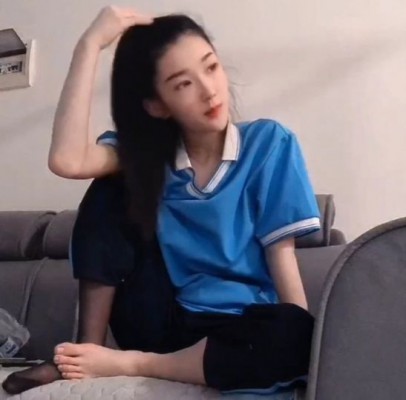 【热血女神】18岁绝美学生s校服女班长课后美脚羞辱你_HD绳艺资源