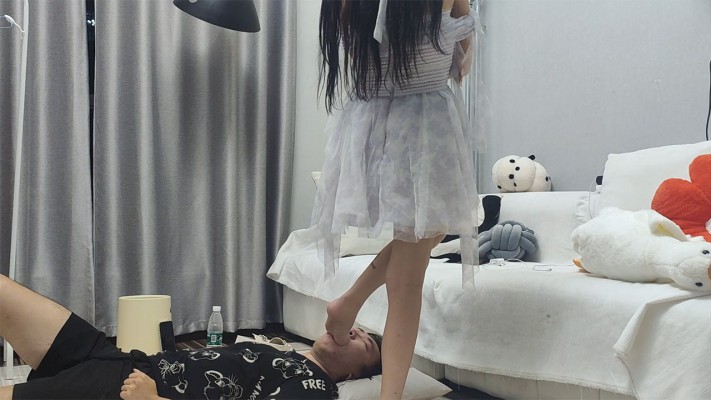 图片[15]_美少女茜茜脚耳光狂抽/全体重踩脸/脚深喉/脚虐舌_HD绳艺资源