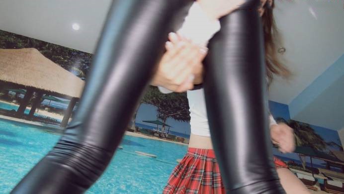 图片[9]_精彩女女虐裆-一言不合就直怼下面-两个都是美女哦_HD绳艺资源