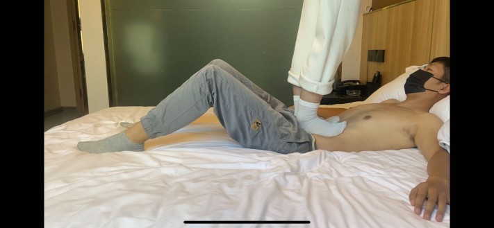 女大学生素人第一次踩踏_HD绳艺资源