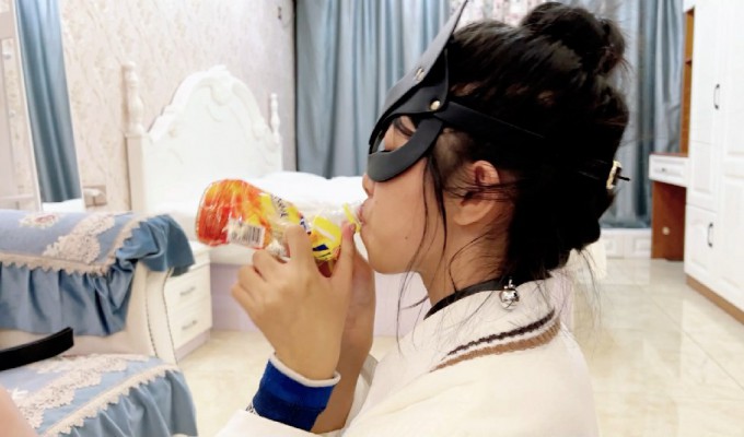 图片[13]_【甜M女M】女M用舌头舔干净主人鞋底_HD绳艺资源