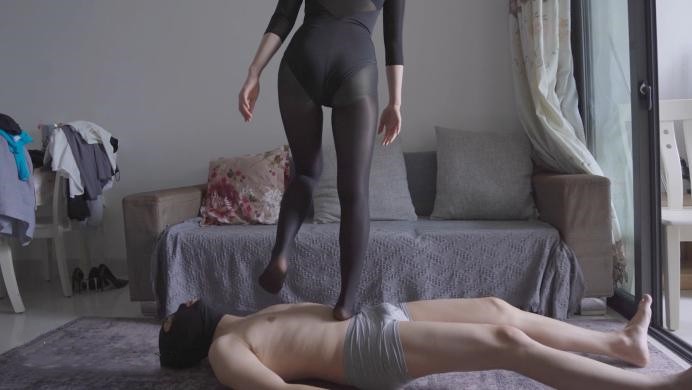 图片[5]_【贝琳】瑜伽老师帮学员按摩松骨_HD绳艺资源