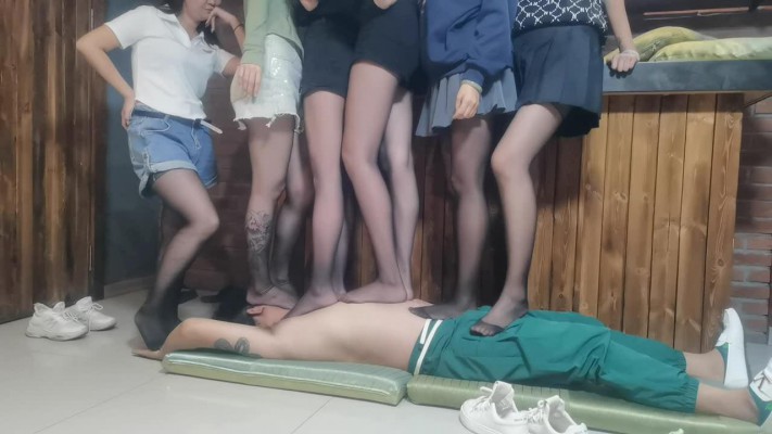 黑丝6人群踏肉坦【精品】_HD绳艺资源