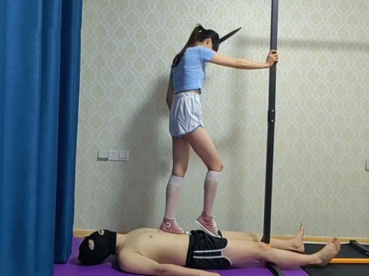 图片[5]_【苏州婉儿】 白丝帆布鞋少女的全体重踩踏全身_HD绳艺资源