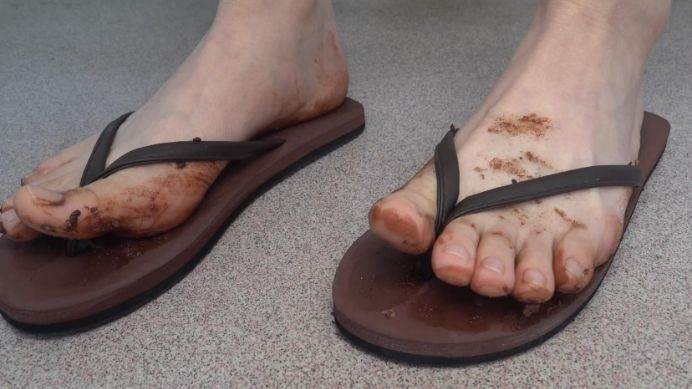 图片[6]_【南国原创】华妃难得露脸之作，脏脏的人字拖美脚让老师舔干净，华妃非常享受！_HD绳艺资源