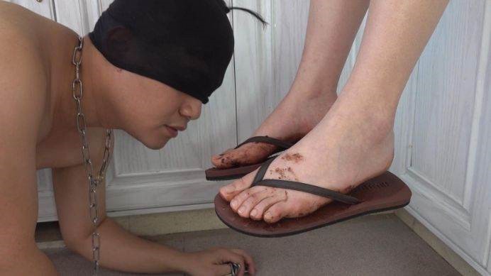 图片[11]_【南国原创】华妃难得露脸之作，脏脏的人字拖美脚让老师舔干净，华妃非常享受！_HD绳艺资源