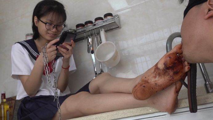 图片[16]_【南国原创】华妃难得露脸之作，脏脏的人字拖美脚让老师舔干净，华妃非常享受！_HD绳艺资源