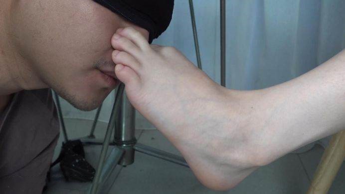 图片[14]_【南国原创】古灵精怪美女S宝儿和同学猜拳，输的要被对方踩在脚下玩弄，语言刺激！_HD绳艺资源